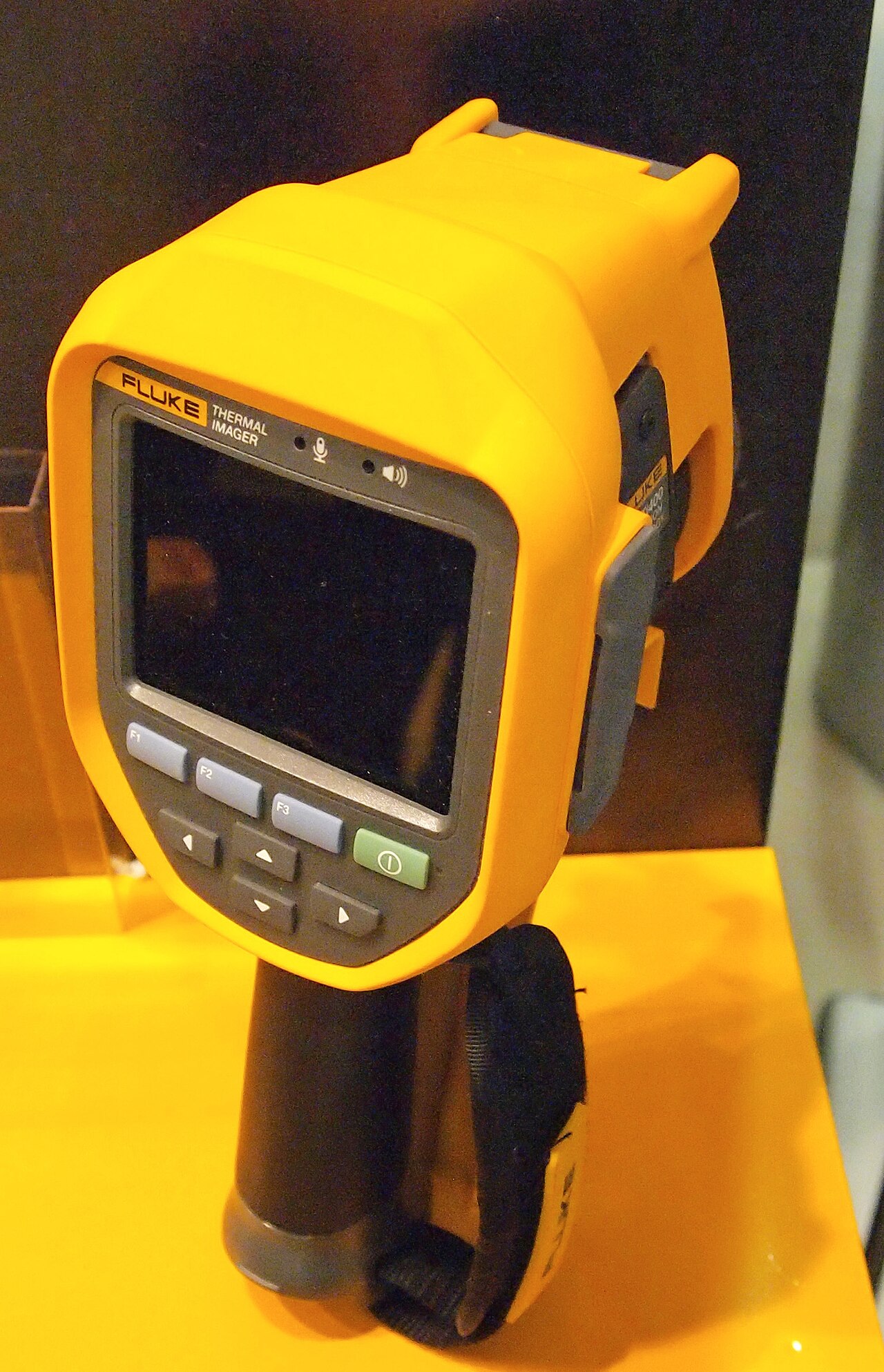 Handheld thermal imaging camera